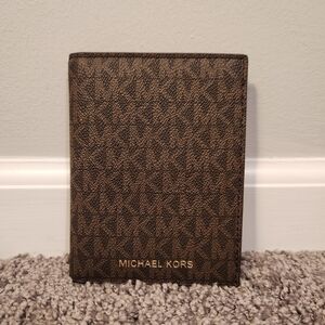 NWOT Michael Kors Small Wallet, Brown